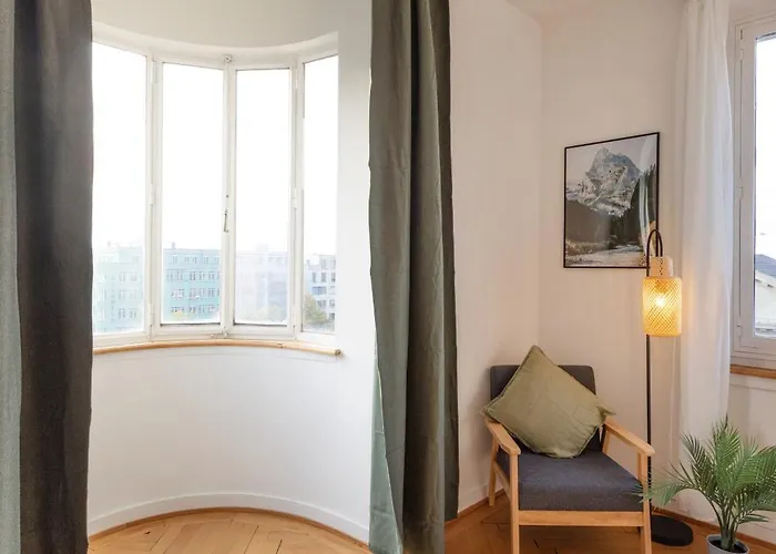 Spacious View - Prime Location Lejlighed