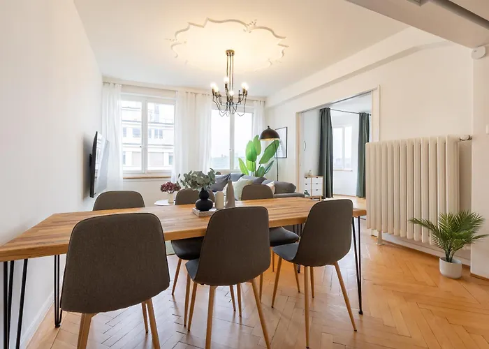 Spacious View - Prime Location Lejlighed